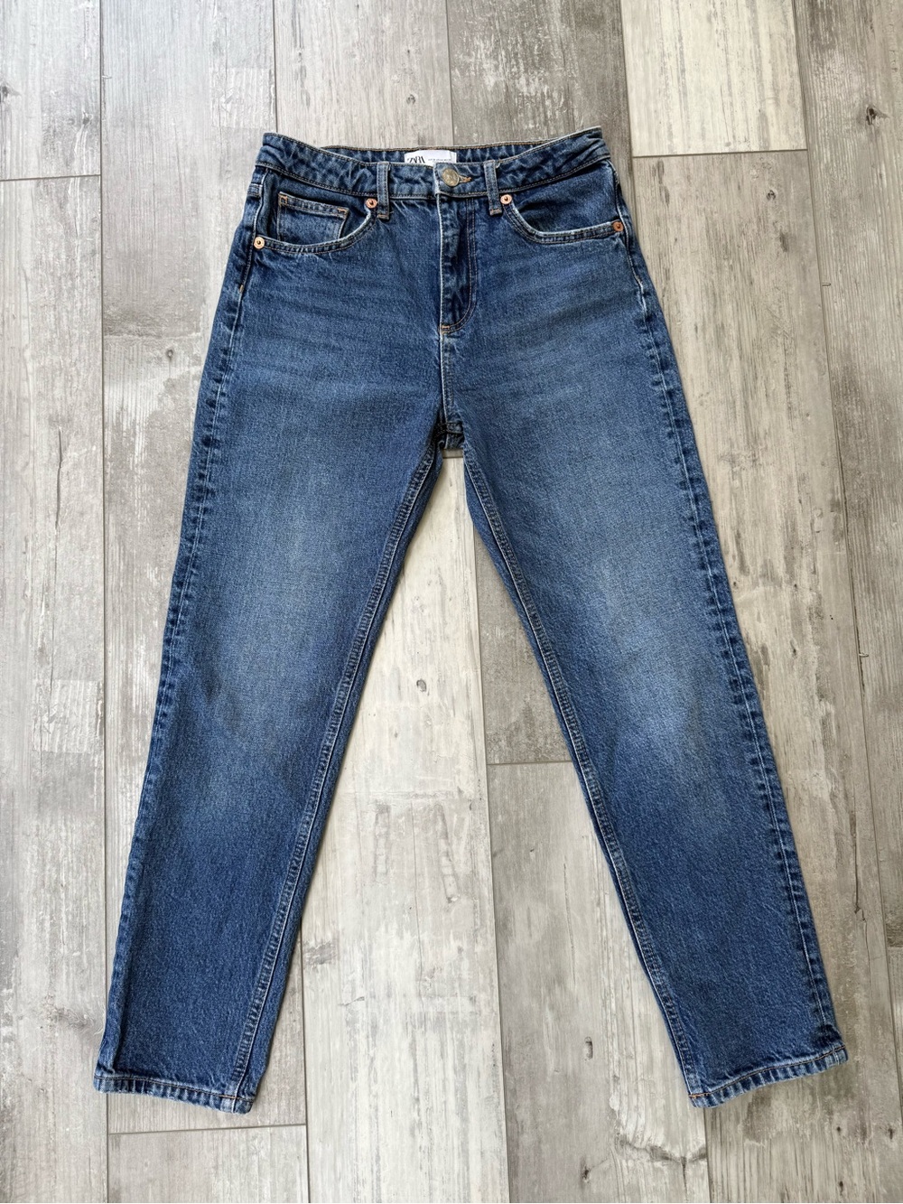 Zara High Waisted Mom Fit Jeans Size 4 Medium Wash High Rise Denim